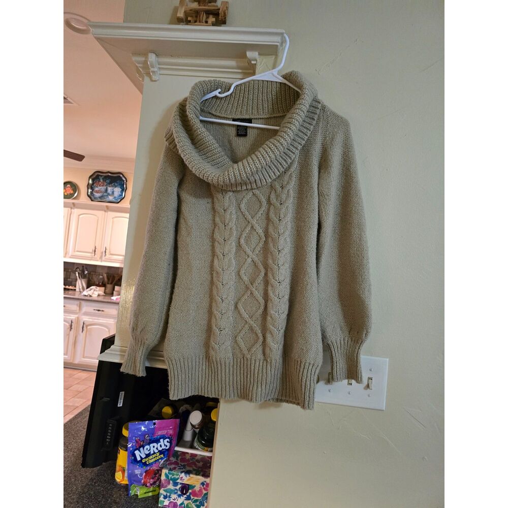 BCBG Maxazria Cream Cable Knit Cowl Neck Sweater WM SZ M Oversized  Wool Blend
